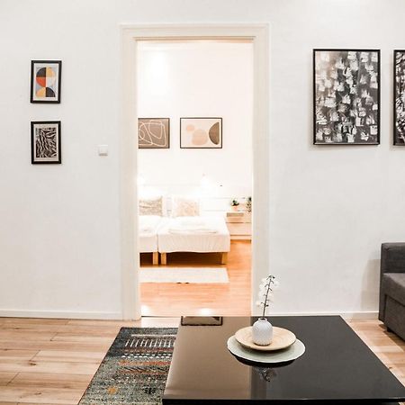 Stylish And Spacious ! Central Location Kazincy Netflix Budapest Exteriör bild