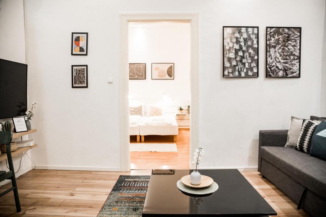 Stylish And Spacious ! Central Location Kazincy Netflix Budapest Exteriör bild