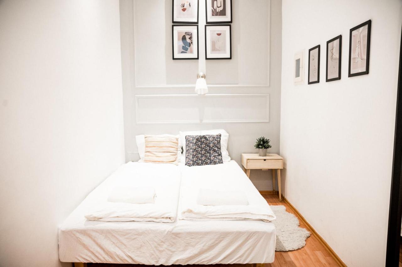 Stylish And Spacious ! Central Location Kazincy Netflix Budapest Exteriör bild