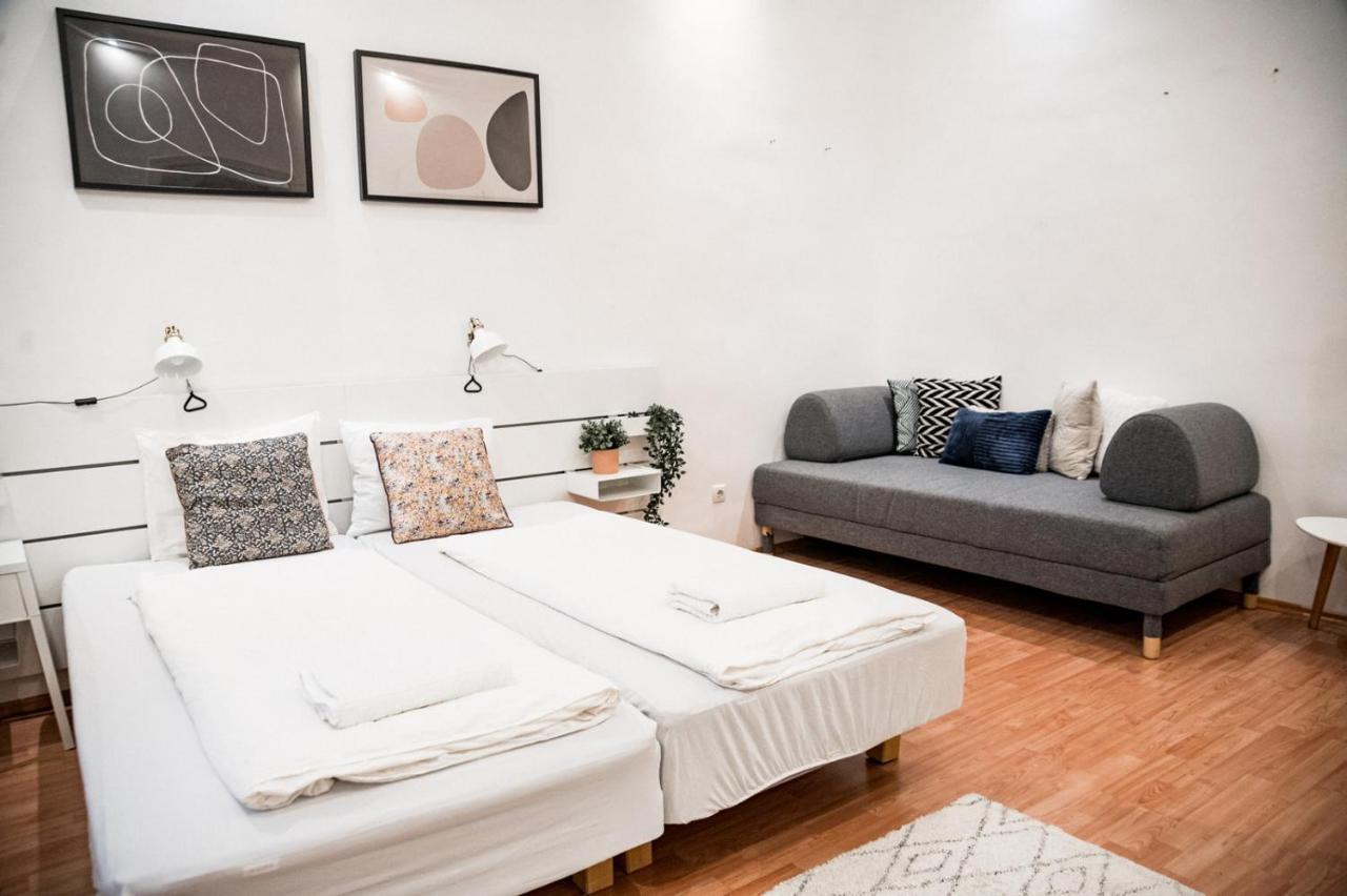 Stylish And Spacious ! Central Location Kazincy Netflix Budapest Exteriör bild