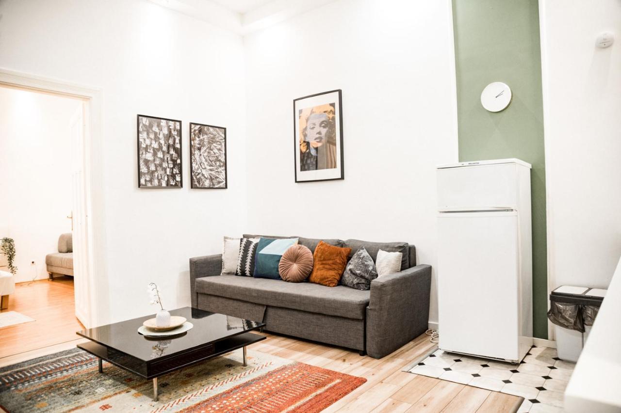 Stylish And Spacious ! Central Location Kazincy Netflix Budapest Exteriör bild