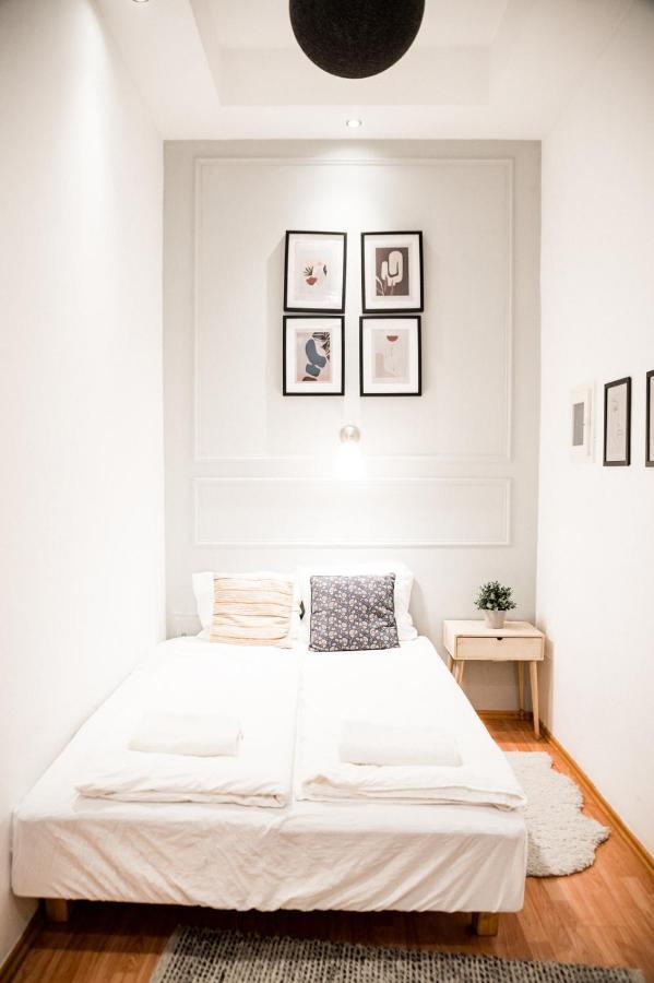 Stylish And Spacious ! Central Location Kazincy Netflix Budapest Exteriör bild