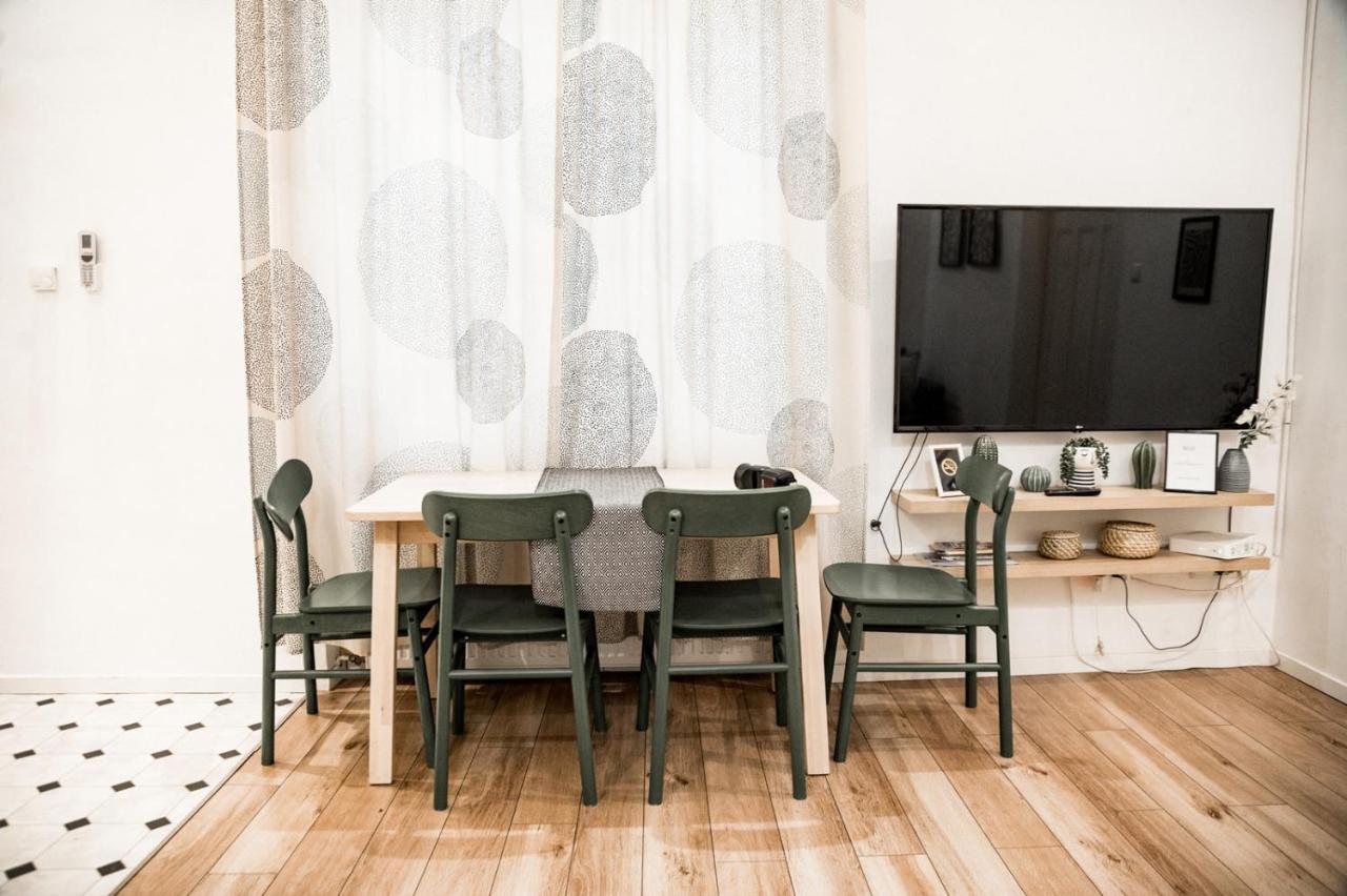 Stylish And Spacious ! Central Location Kazincy Netflix Budapest Exteriör bild