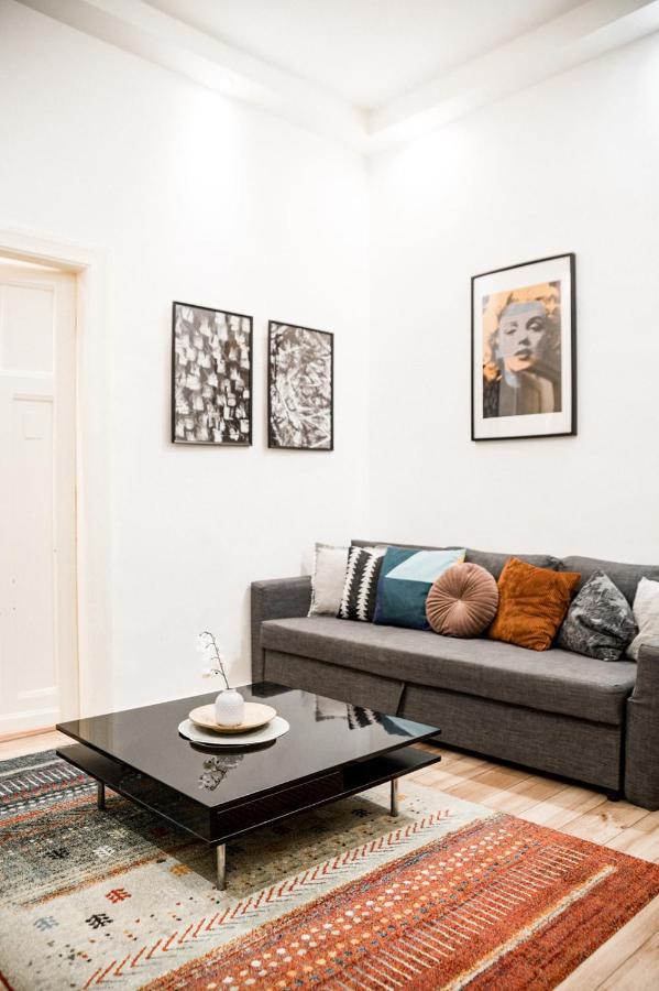 Stylish And Spacious ! Central Location Kazincy Netflix Budapest Exteriör bild