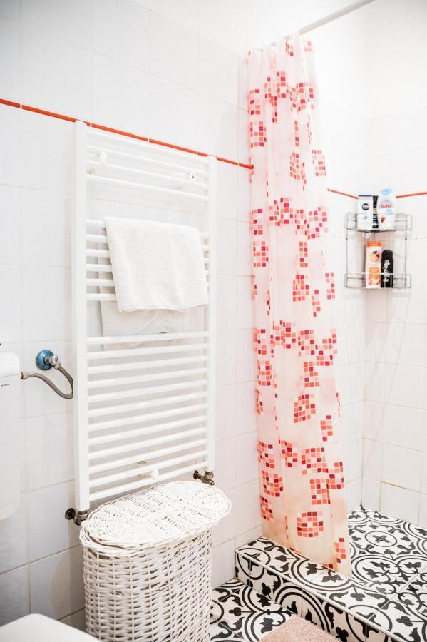 Stylish And Spacious ! Central Location Kazincy Netflix Budapest Exteriör bild