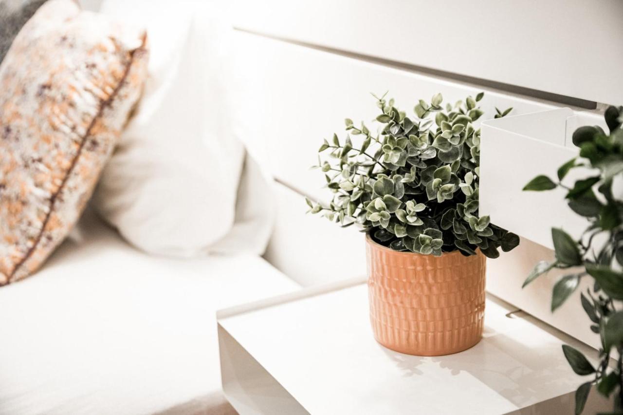 Stylish And Spacious ! Central Location Kazincy Netflix Budapest Exteriör bild